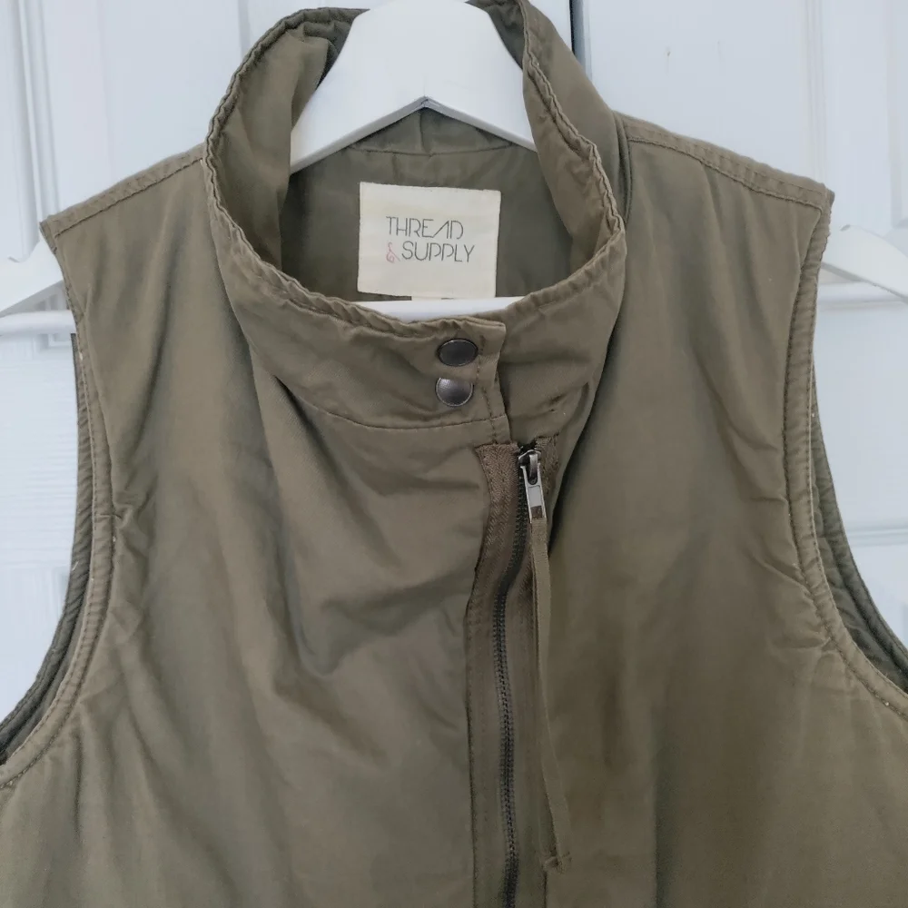 Thread & Supply Women's Full Zip Sherpa Lined Collared Vest Olive Green Size L - Picture 12 of 14